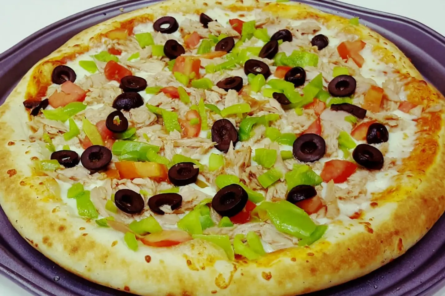 Large Tuna Pizza