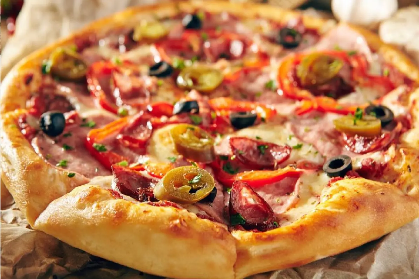 بيتزا مكس لحم