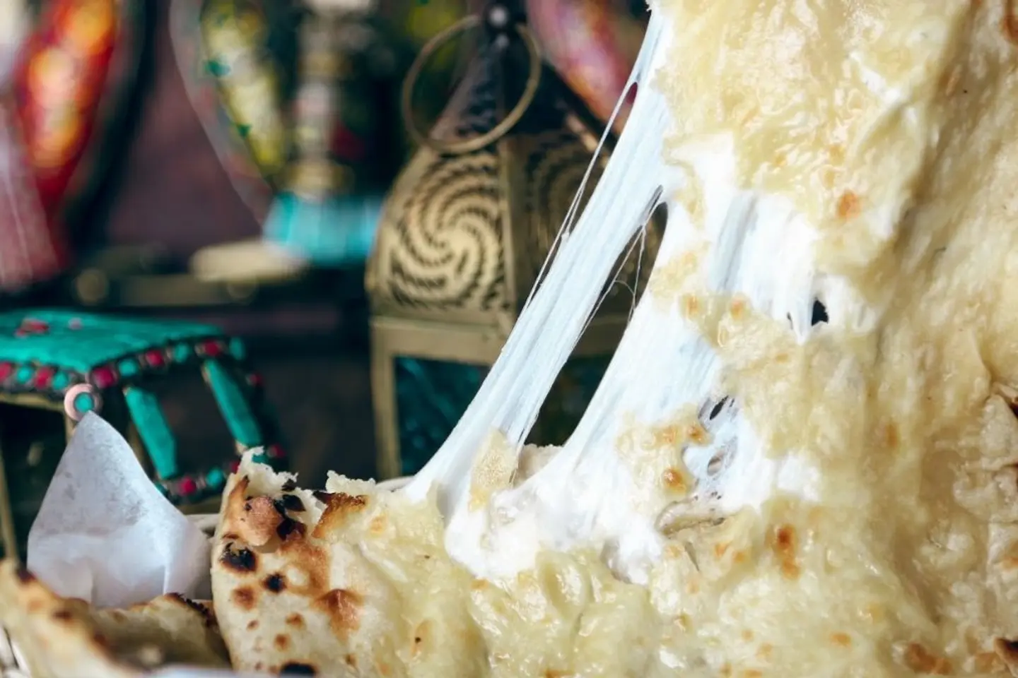 خبز نان بالجبنة