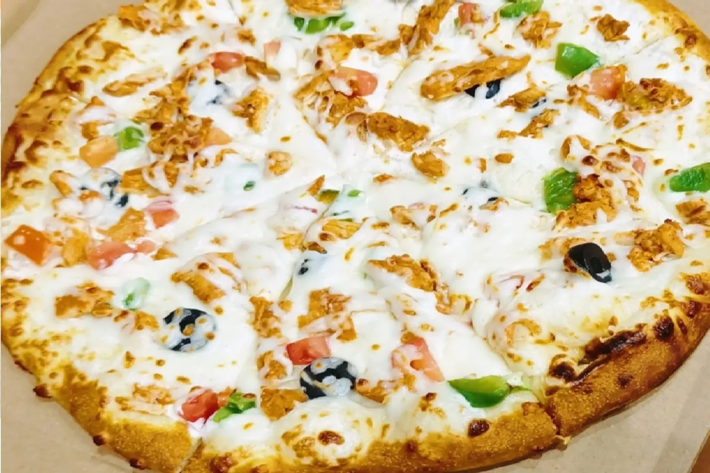 بيتزا خضار مع جبن سائل