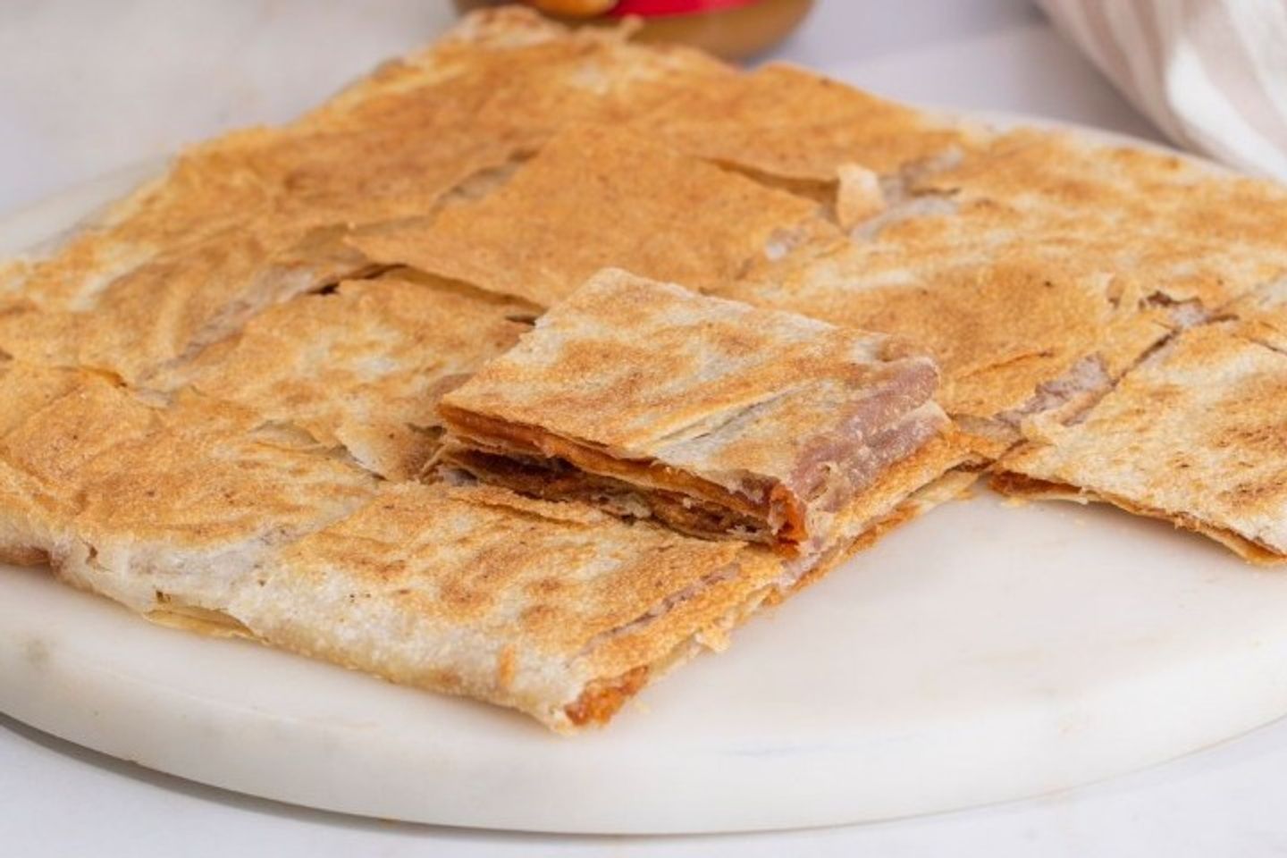 مطبق قشطة مع اللوتس