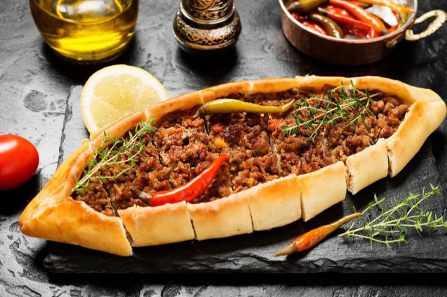 فطيرة لحم دبس الرمان