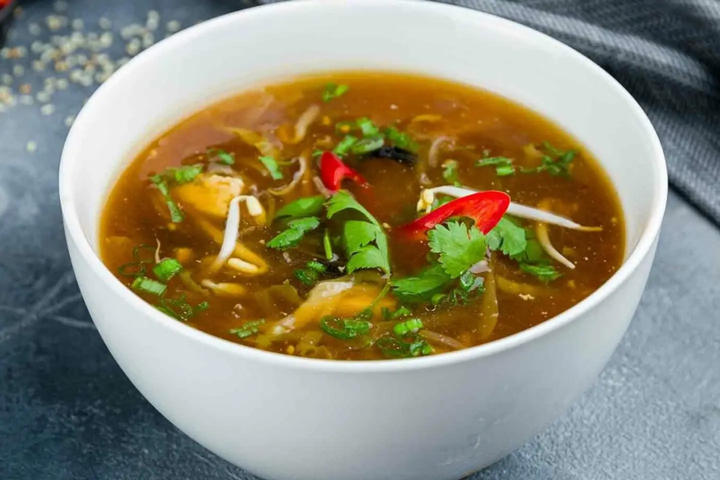 شوربة الخضار الحارة والحامضة