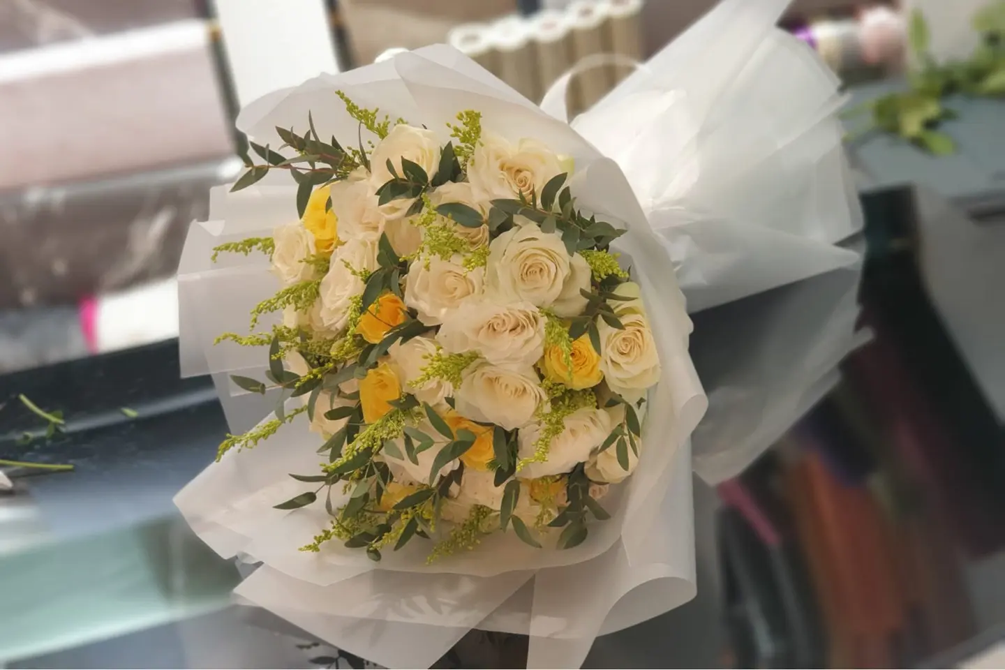 باقة ورد أبيض وأصفر