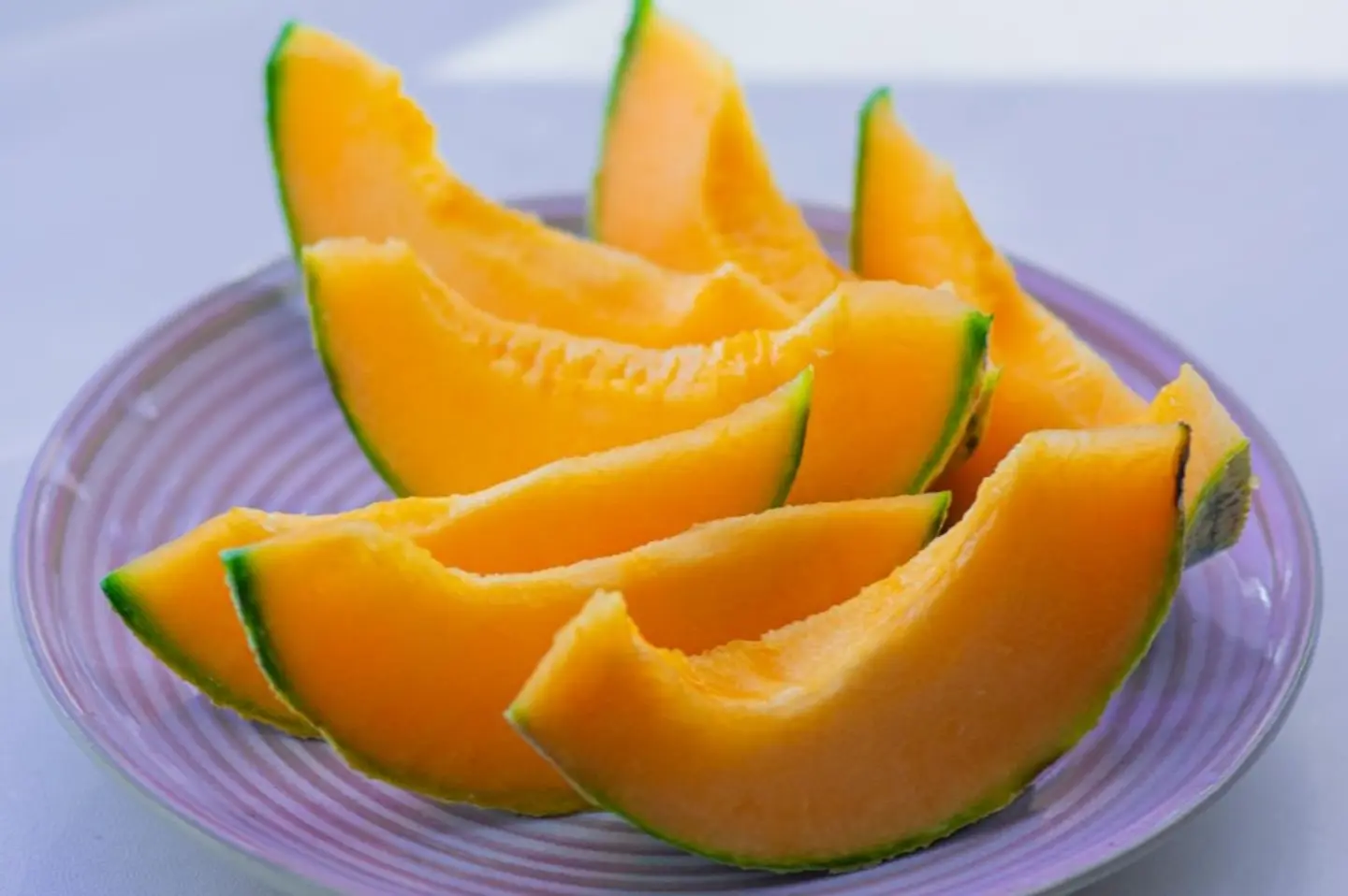 قطع شمام طازج
