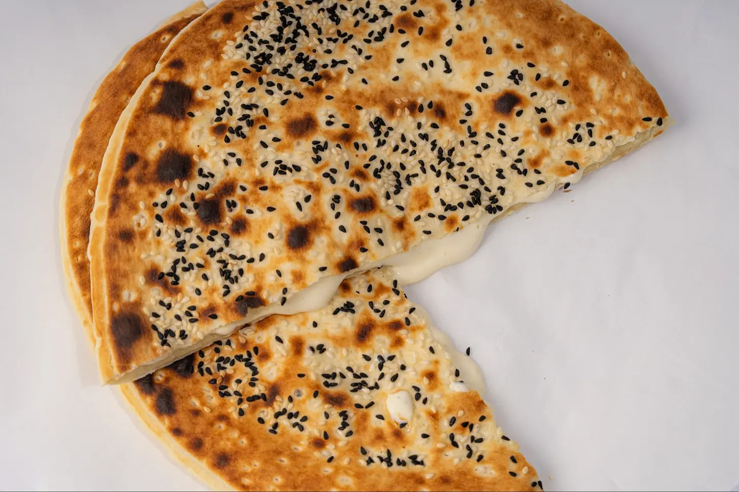 خطيرة جبن بالعسل والسمسم