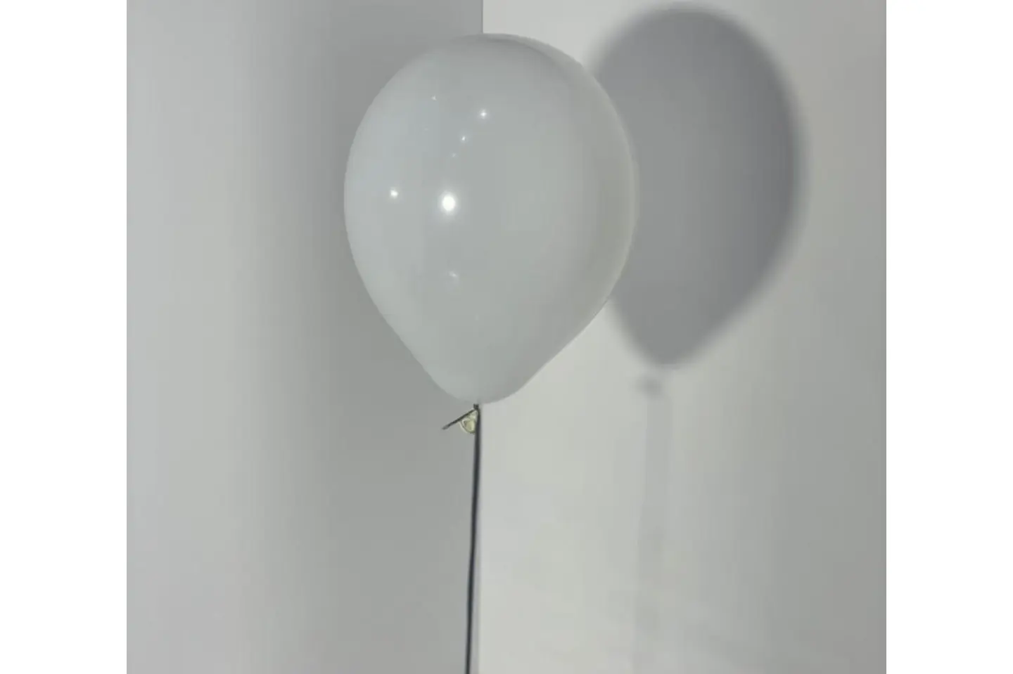 باللون هيليوم ٤