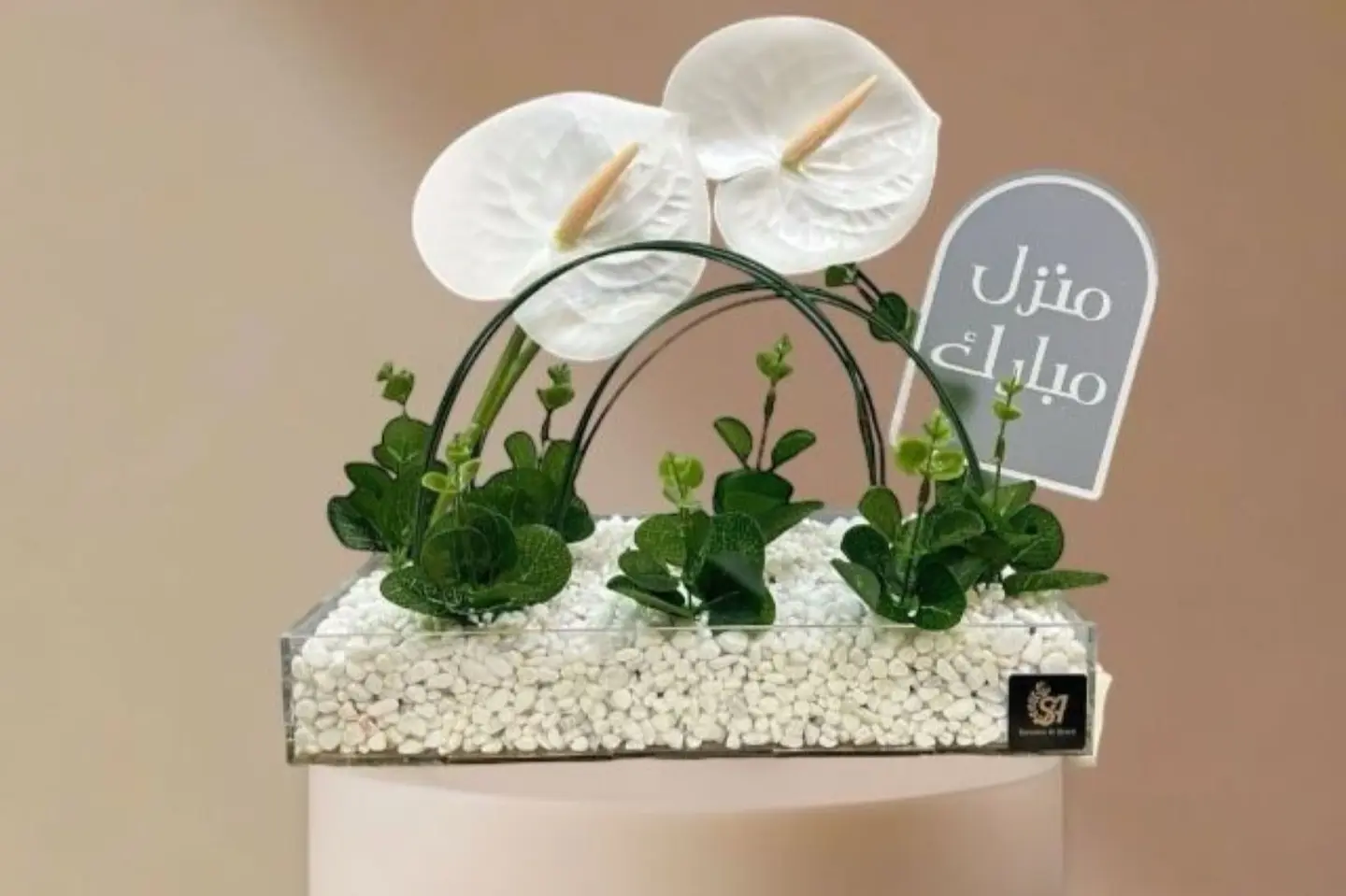 صينيه اكريليك بالورد الصناعي مع تغريسه