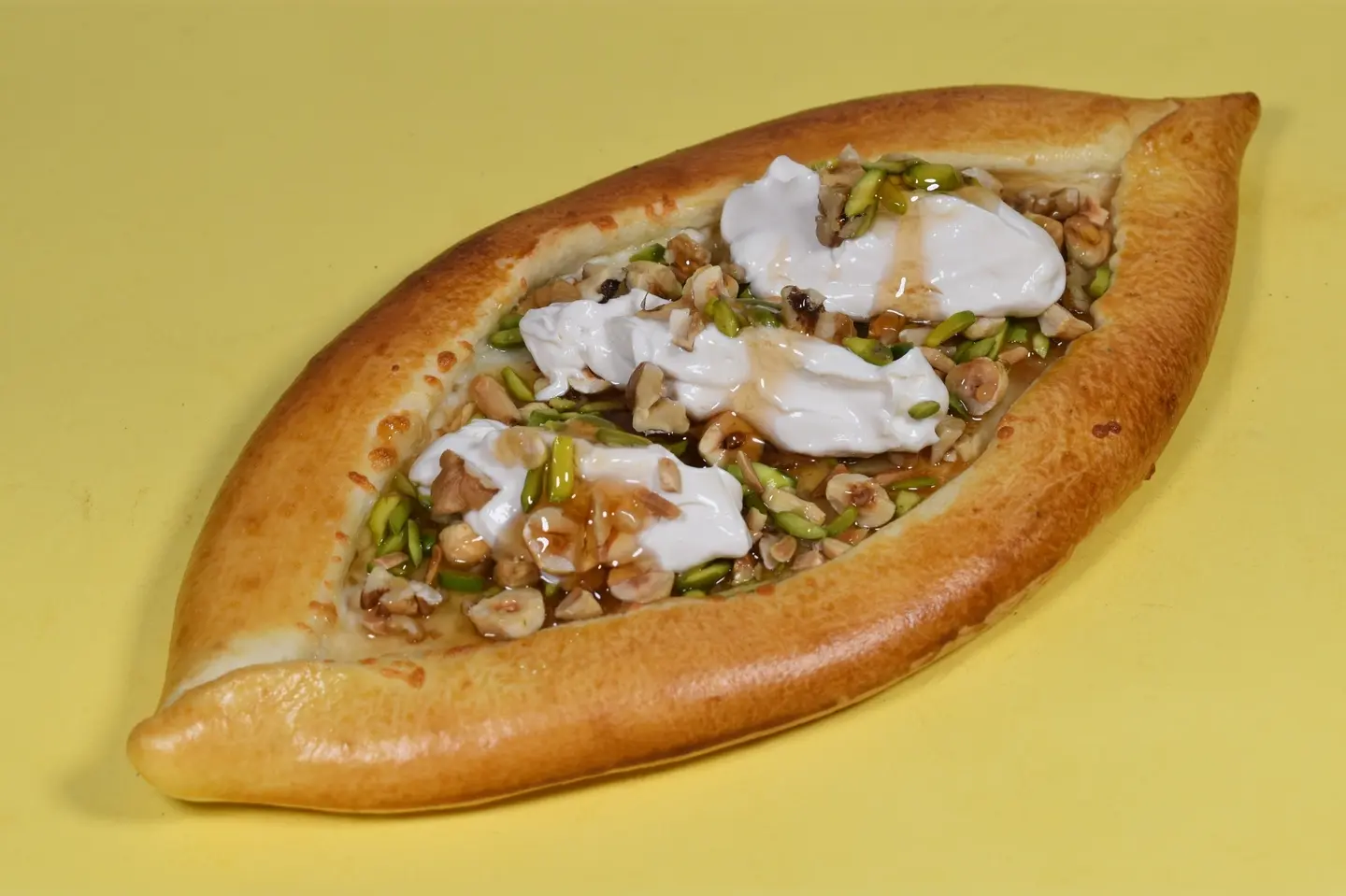 قشطة بالعسل و المكسرات