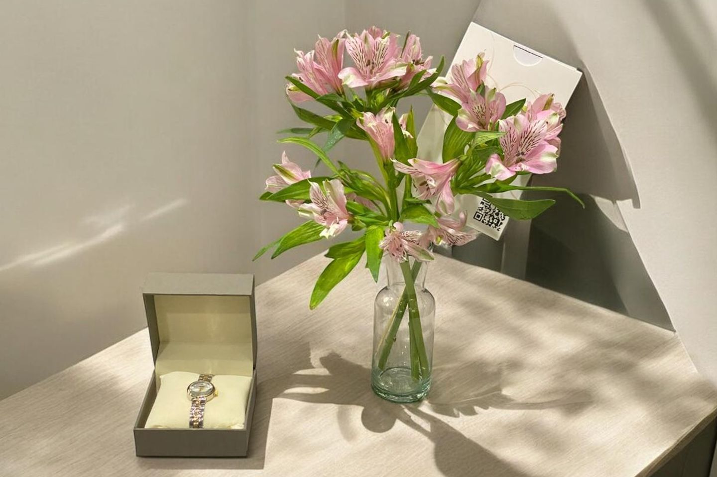 Mini Vase With Clock26
