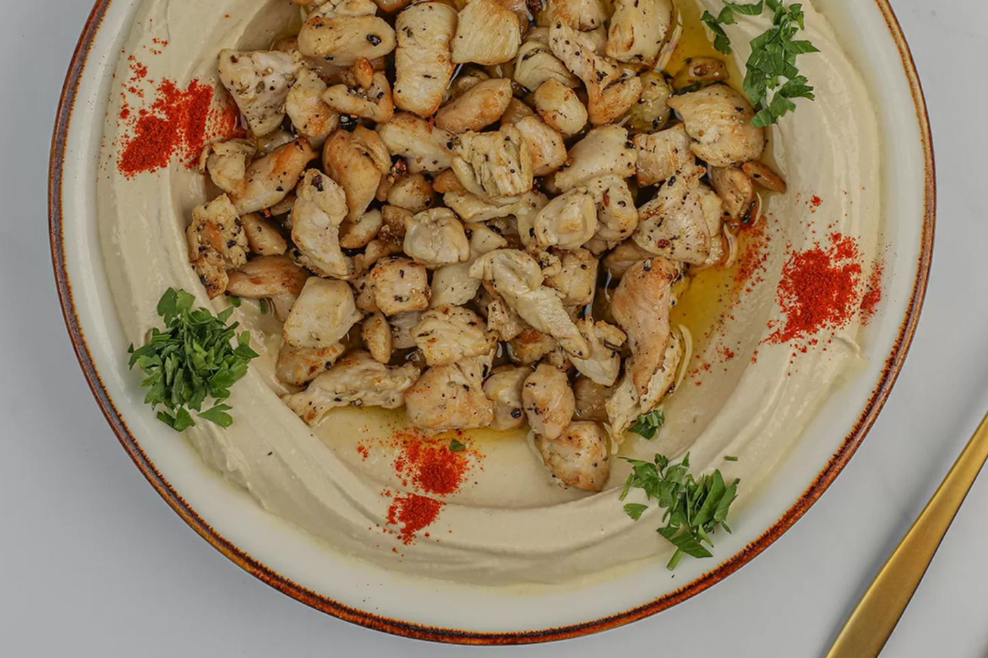 صحن حمص بالدجاج