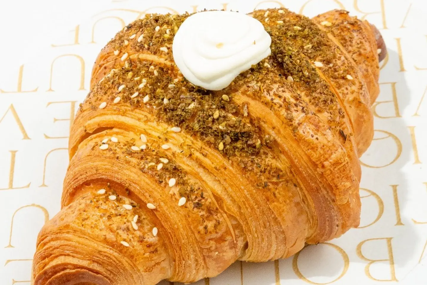 كرواسون اللبنة والزعتر