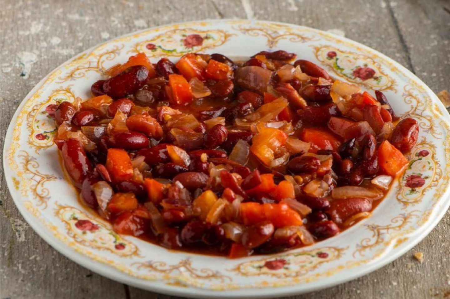 Beans With Tomatoes And Tuna