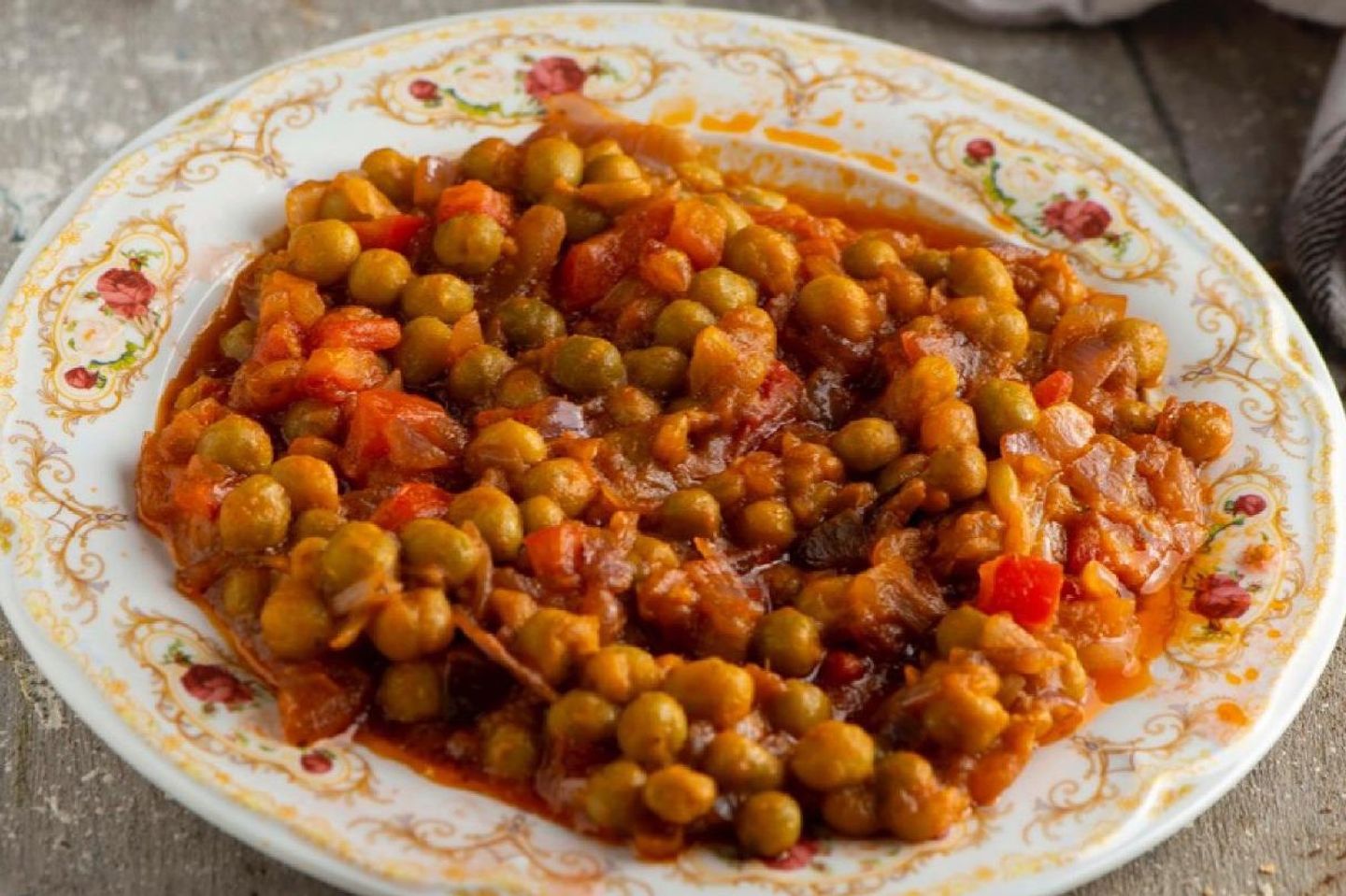 Peas With Tomatoes And Eggs
