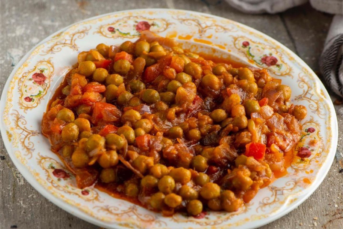 Peas With Tomatoes And Chickpeas
