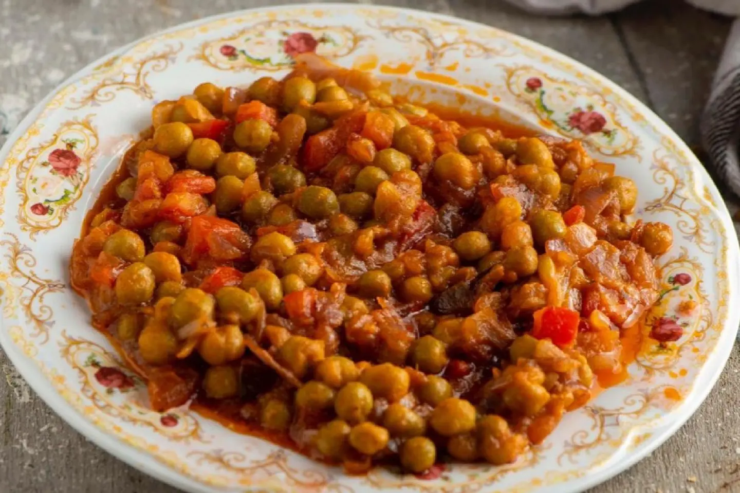 Peas With Tomatoes And Tuna