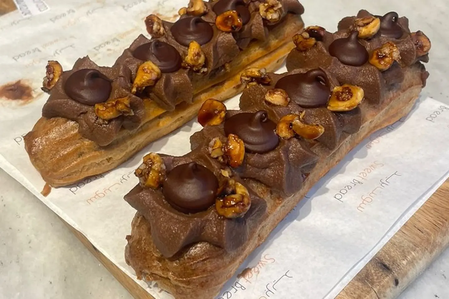 Chocolate éclair