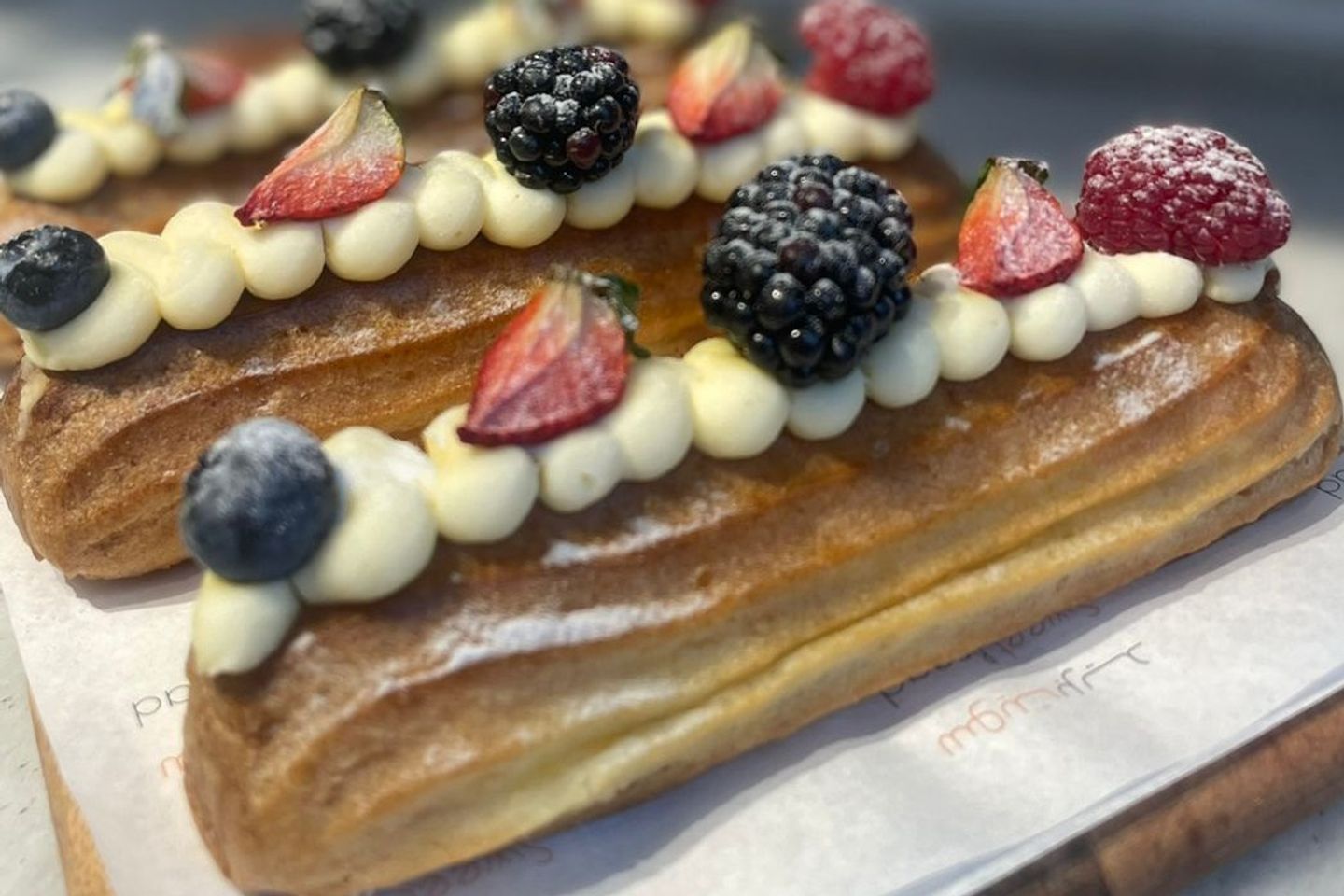 Mixed Berries éclair