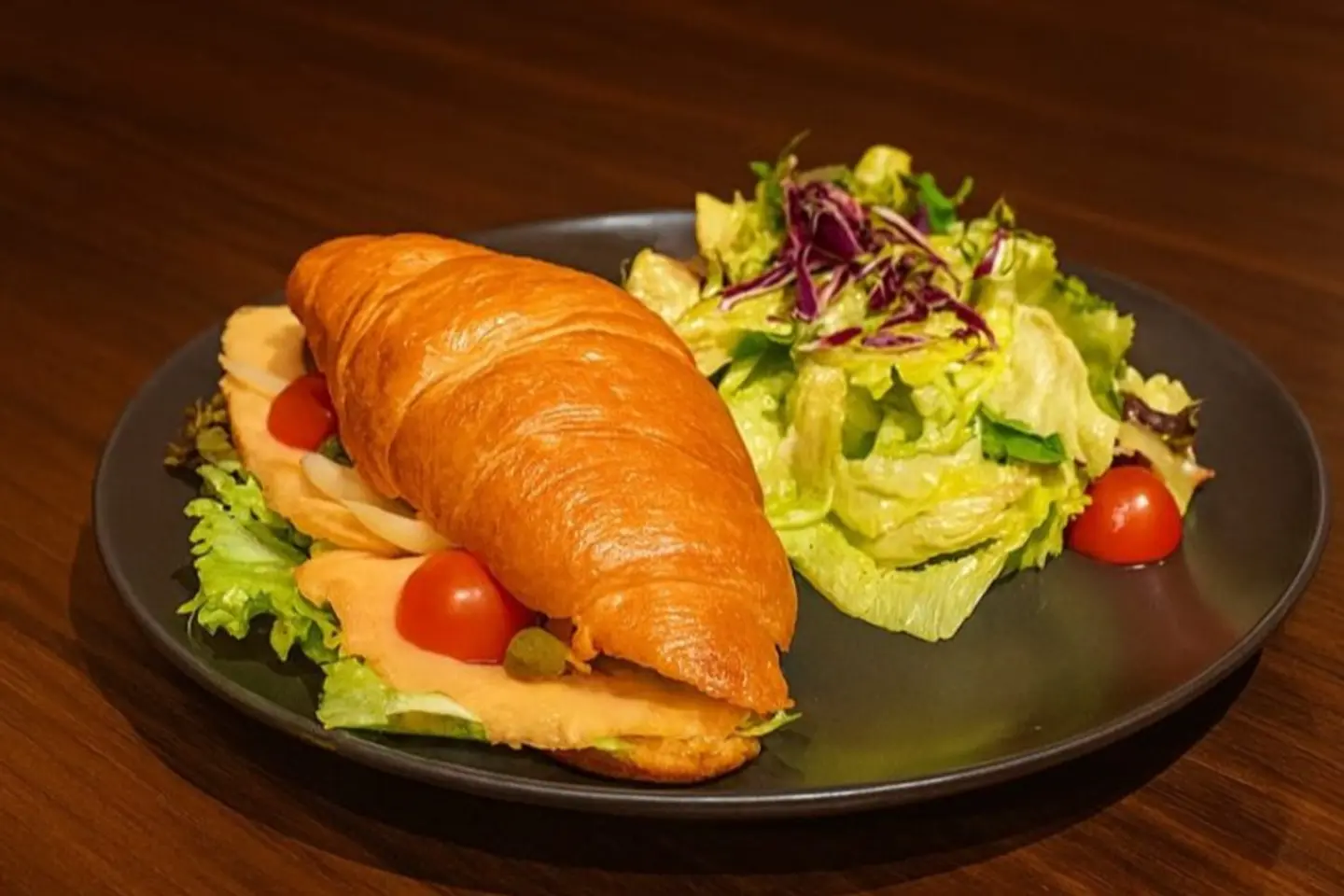 كرواسون سالمون مدخن