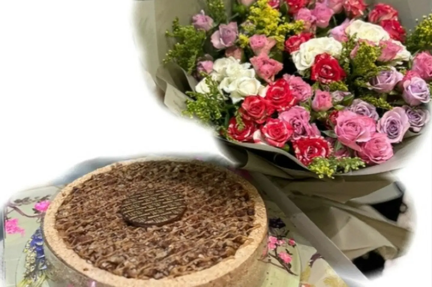 كيك فاخر مع بوكيه ورد طبيعي اثني عشر مع كرت مجاني