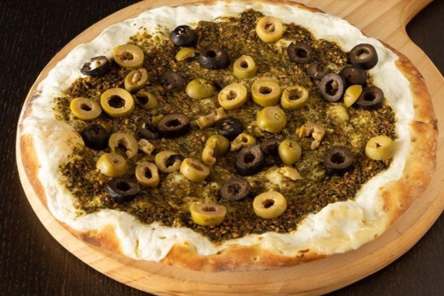 لبنة بالزعتر والزيتون