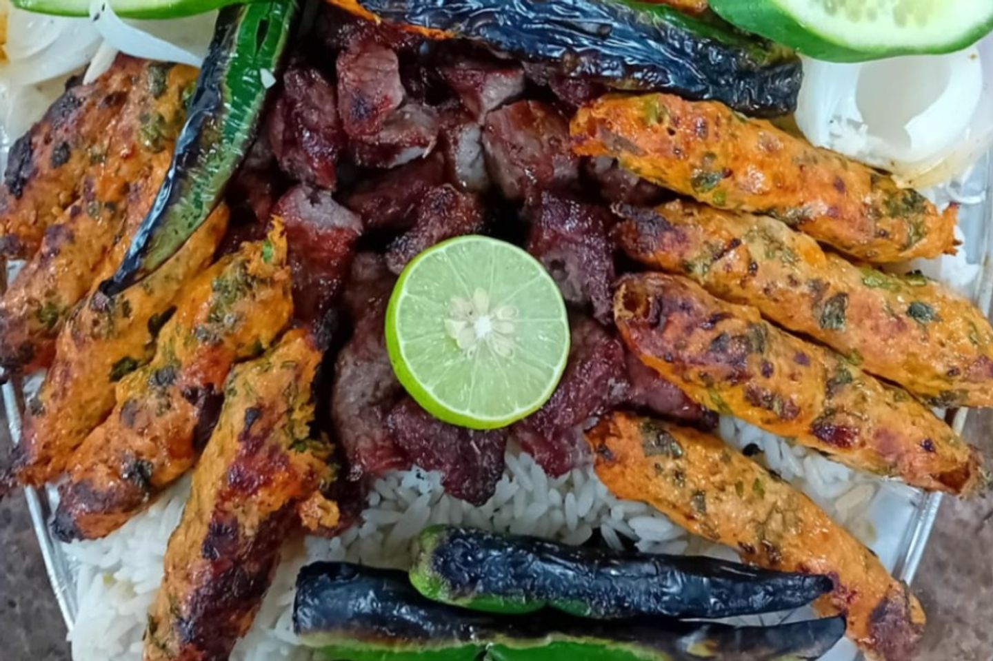 صحن مشكل صغير مع  ارز