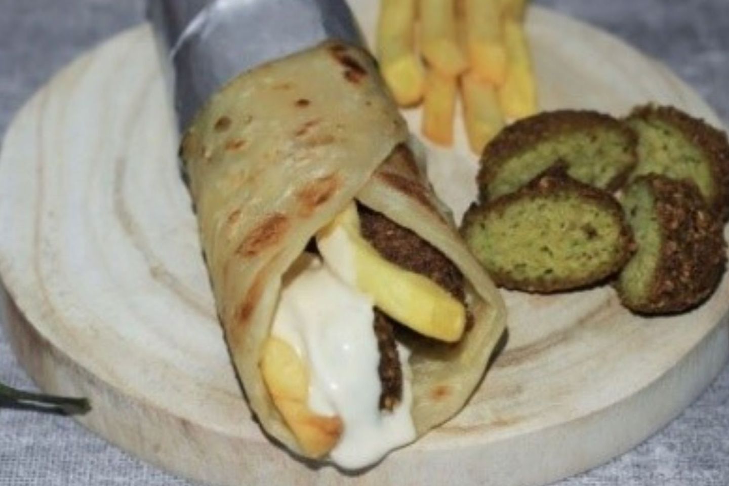 جباتي بالفلافل و الجبنه