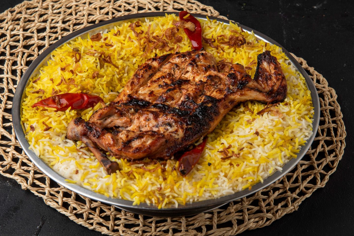 نص على الفحم مع الأرز