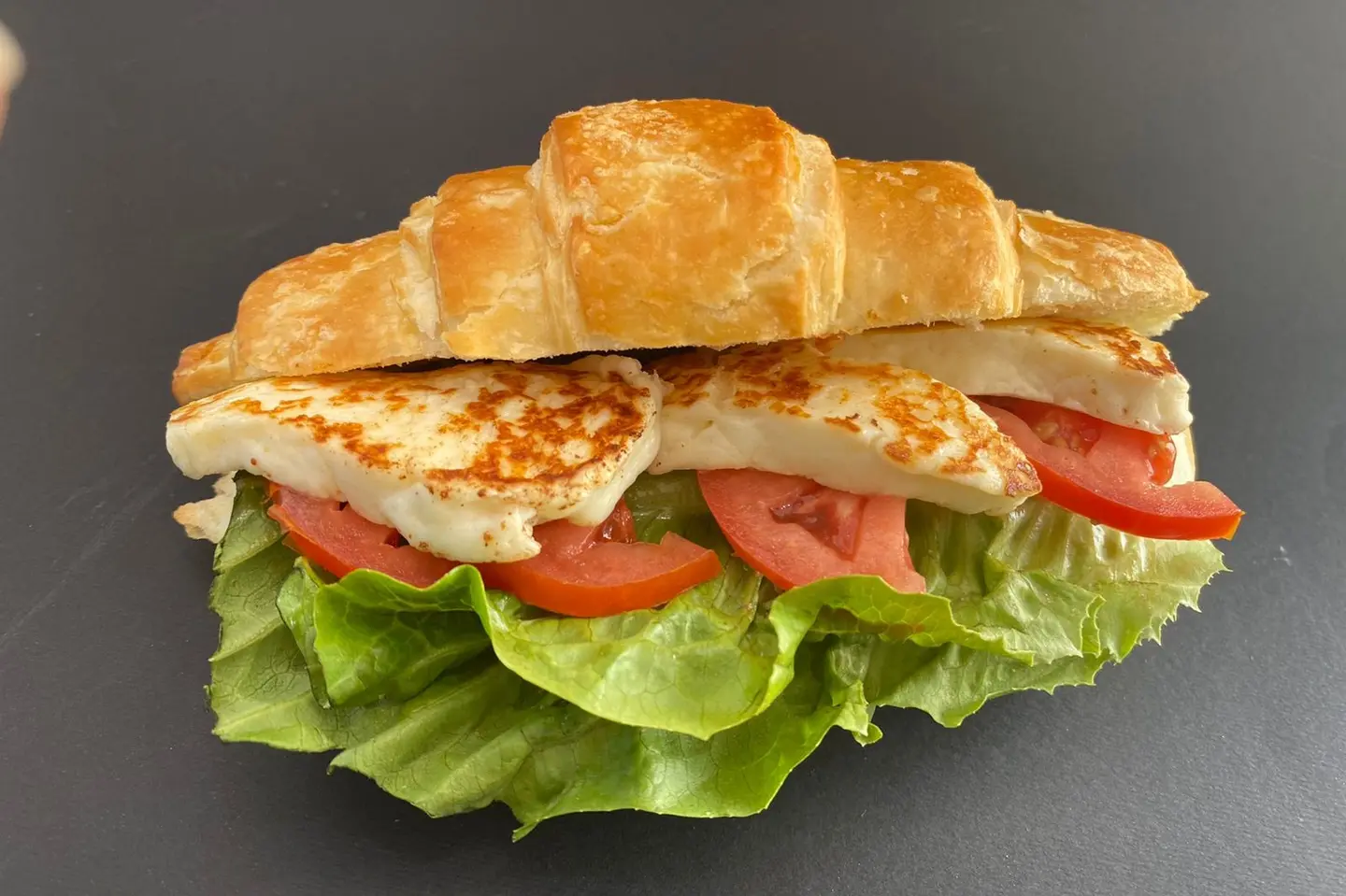 Hallomi Croissant