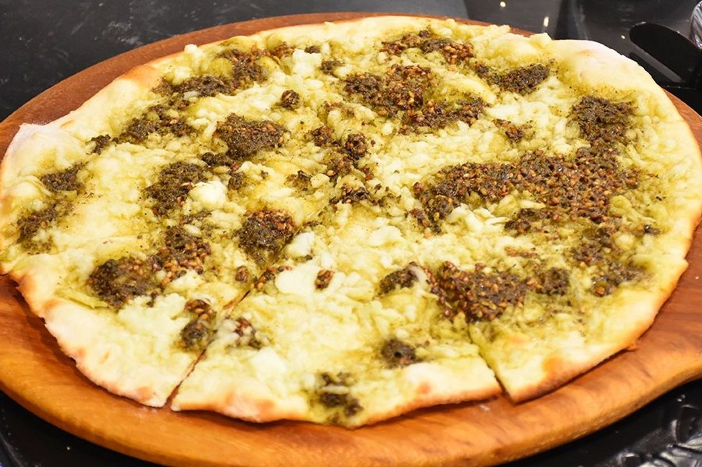 مناقيش أجبان مشكلة وسط