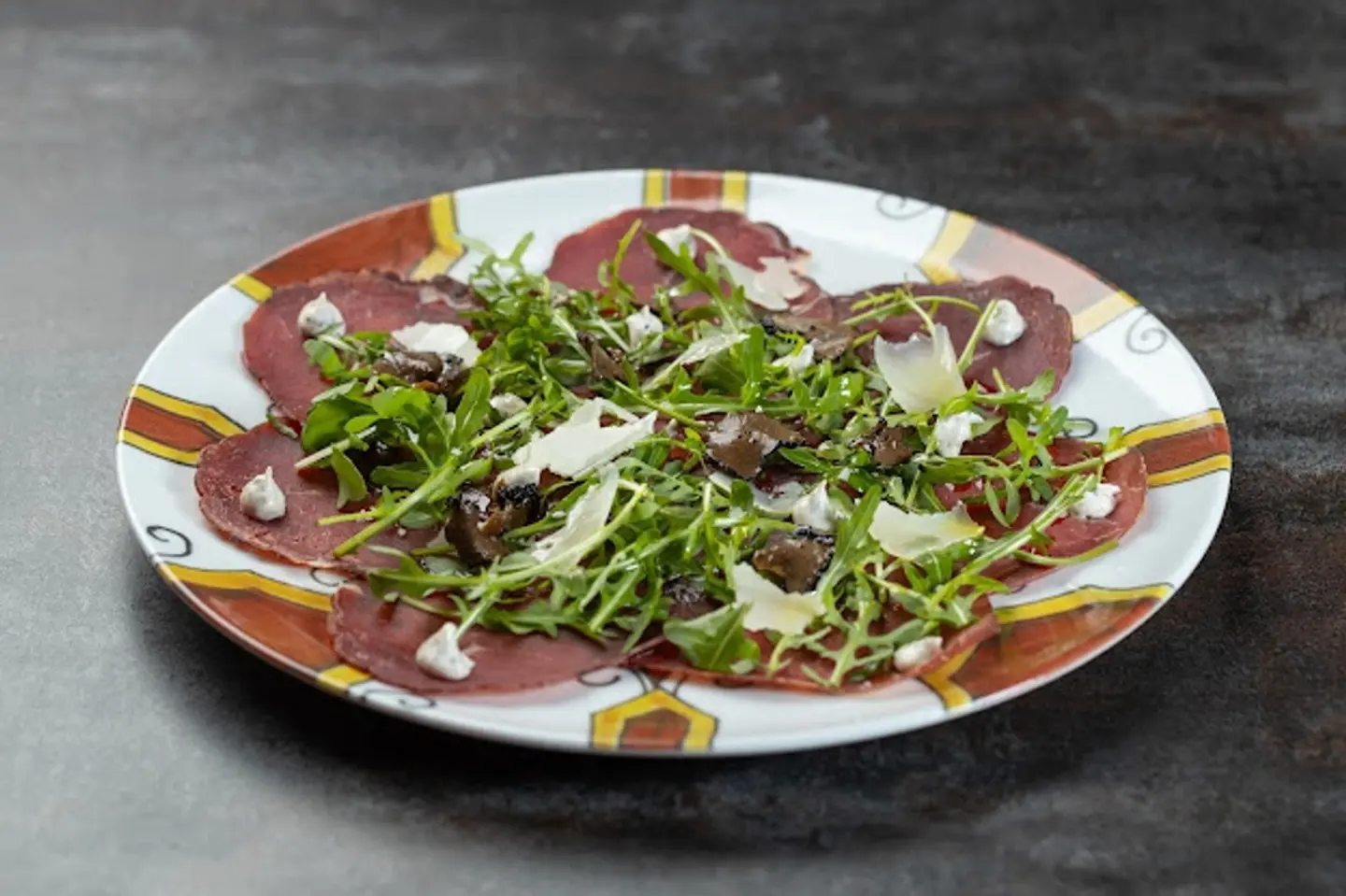 لحم كارباتشيو الكمأة بريساولا