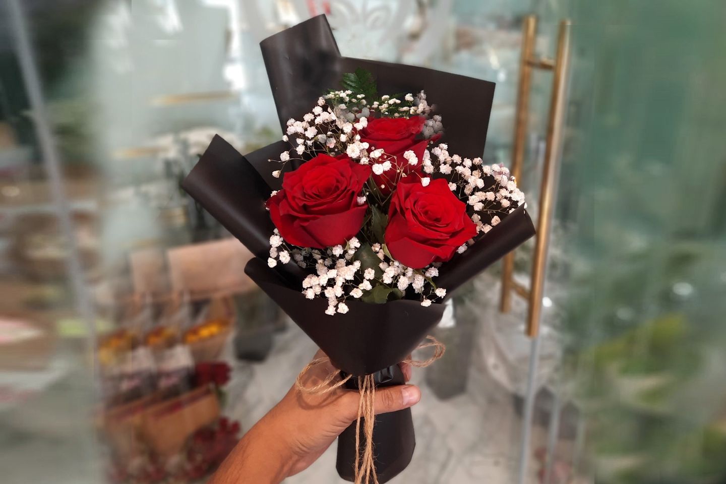 ٣ ورد أحمر صغير بوكيه