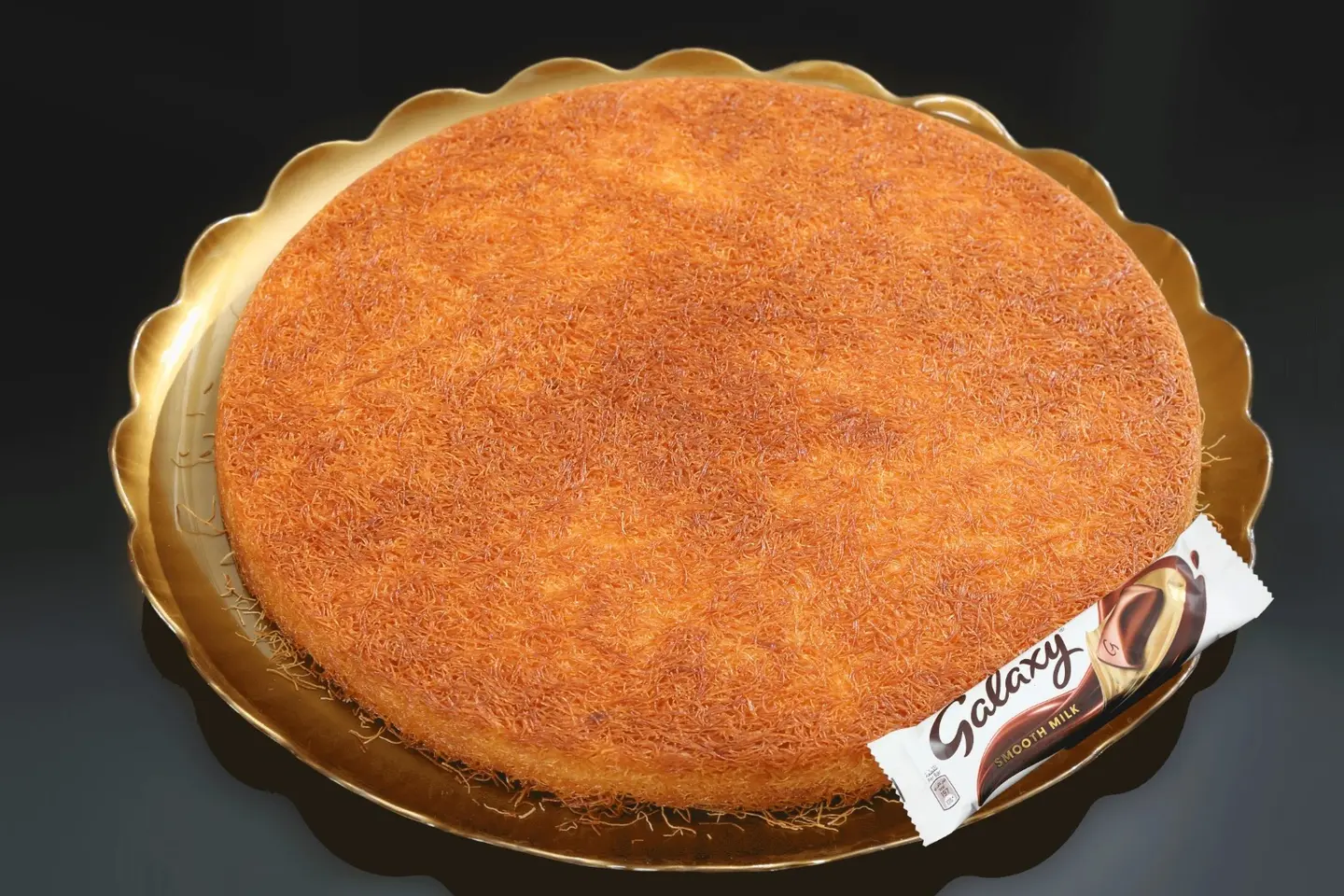 Medium Circular Stuffed With Cream And Galaxy