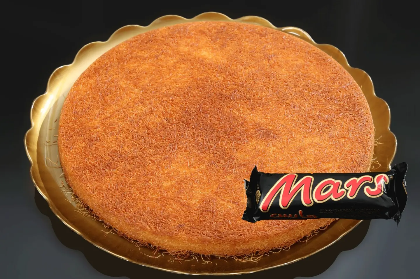 Medium Circular Stuffed With Cream And Mars
