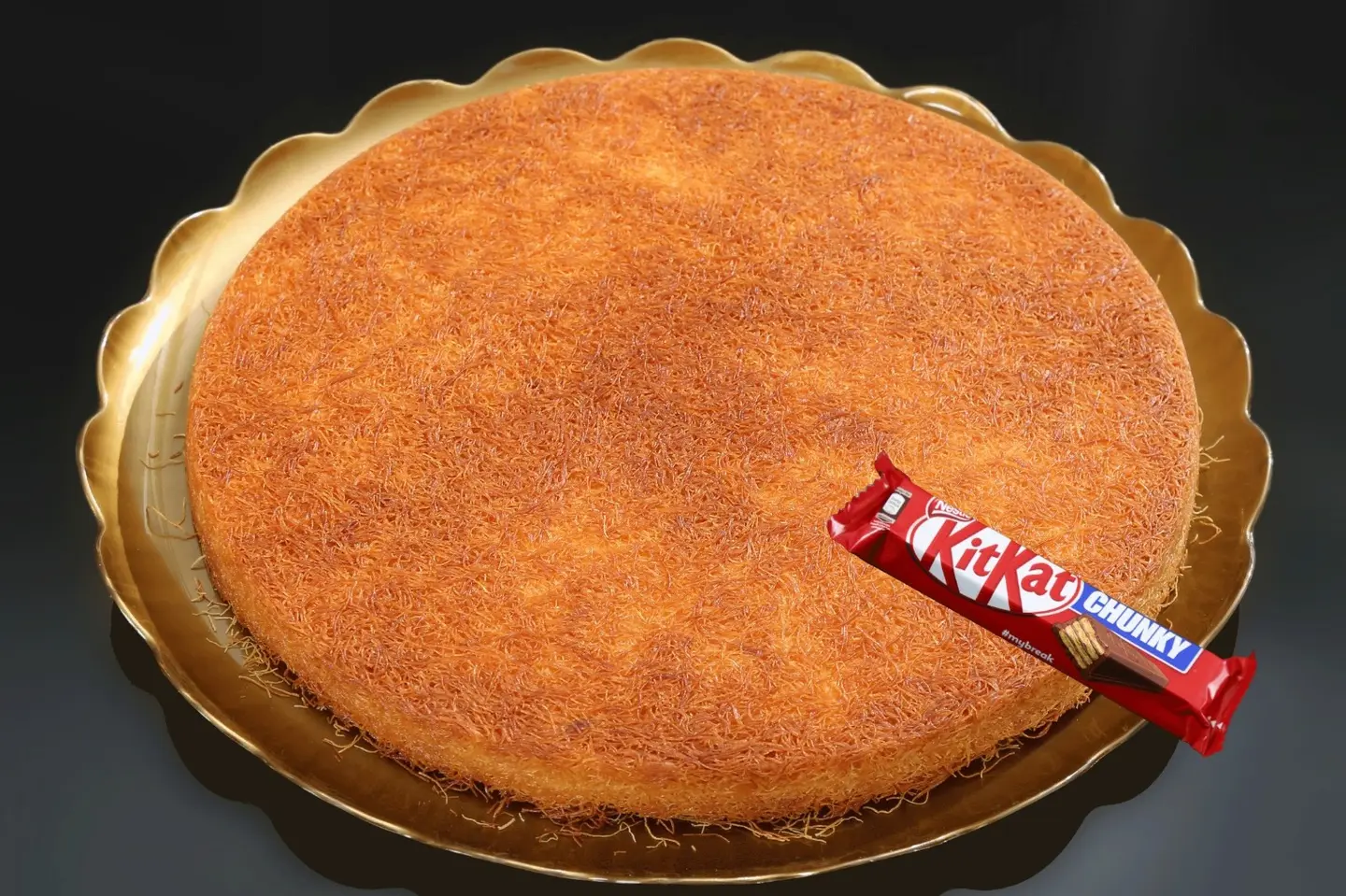 Large Circular Stuffed With Cream And Kitkat