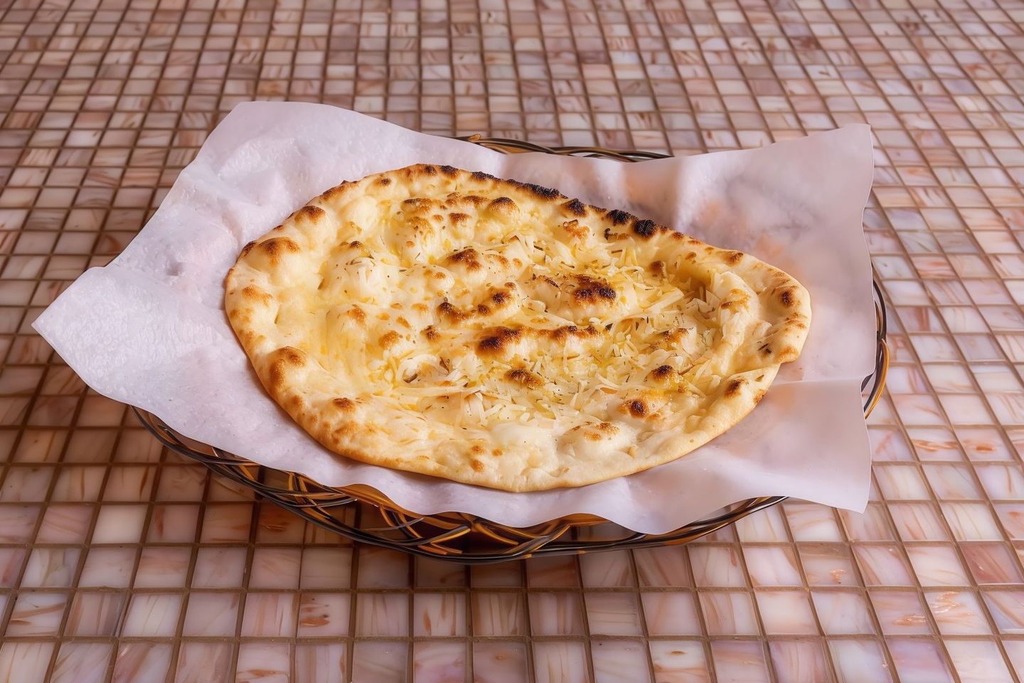 خبز نان بالثوم و الجبنة