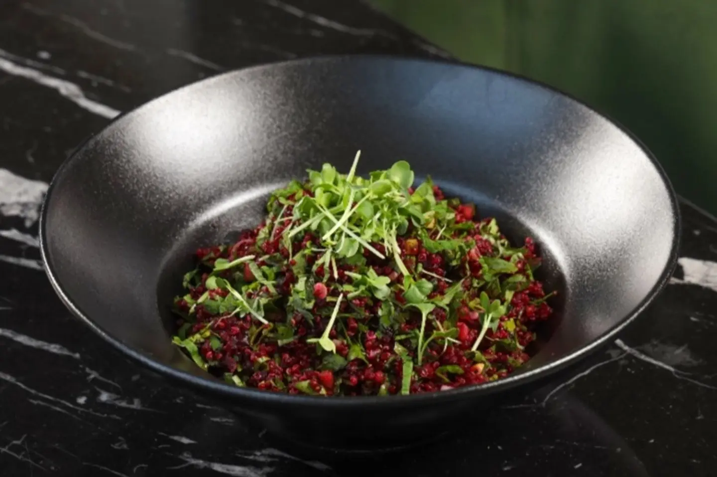 سلطة تبولة الكينوا الوردية