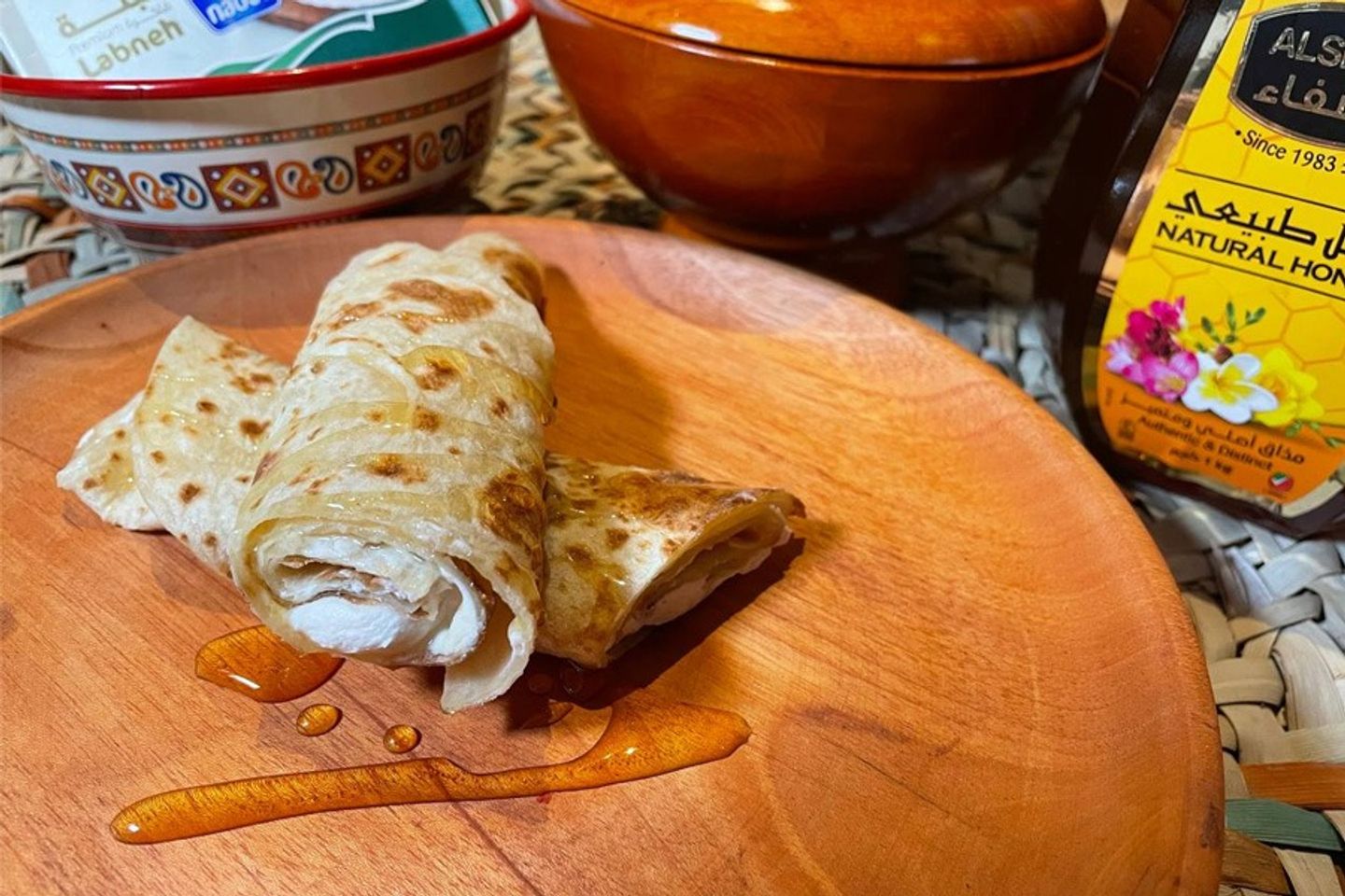 لبنة وعسل طبيعي