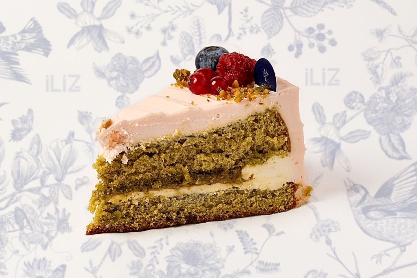 Pistachios Berry Cake
