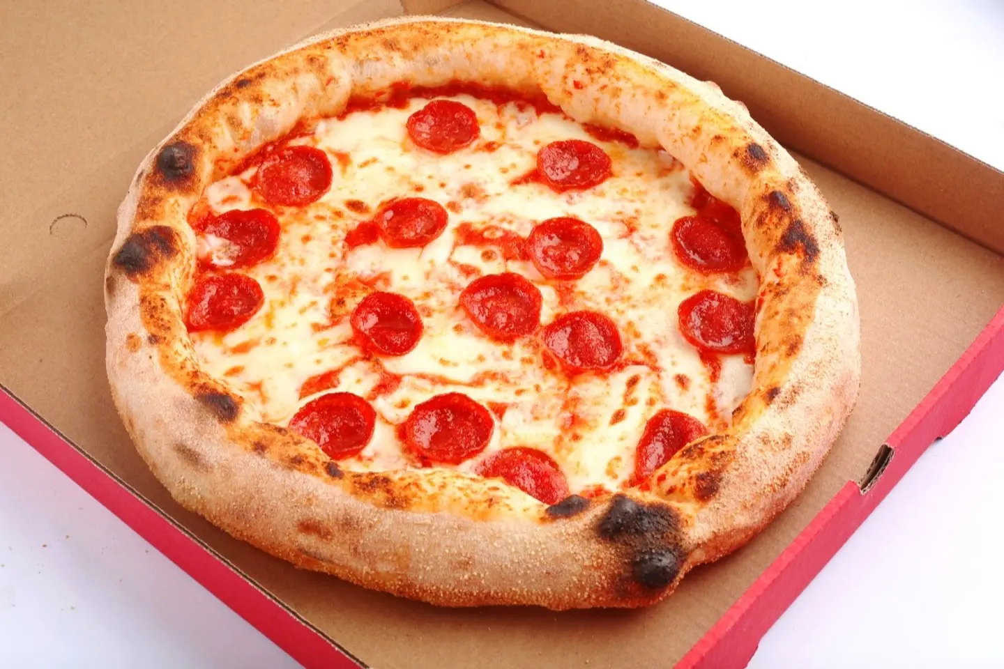 بيتزا بيبروني