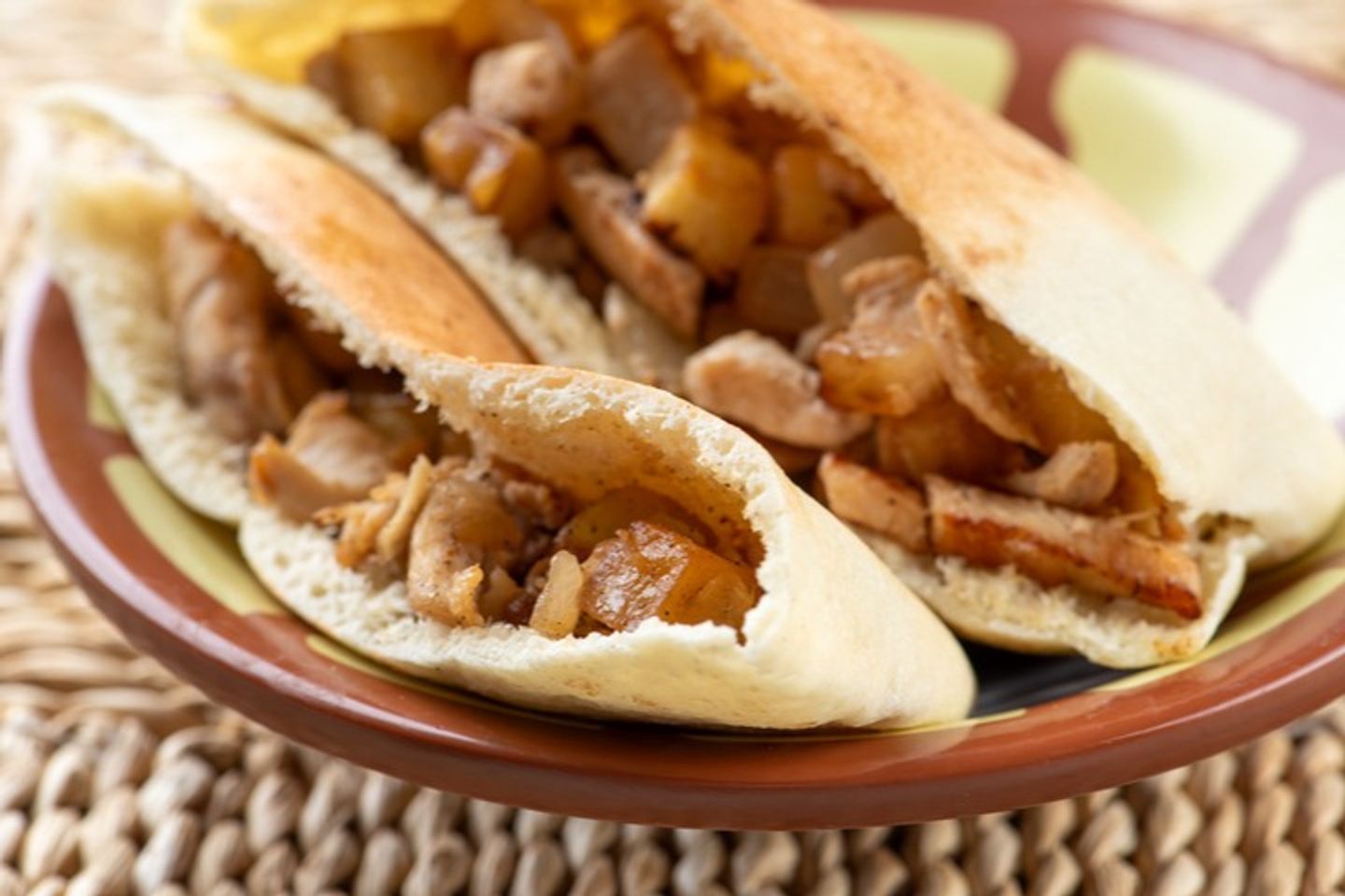 ساندوتش دجاج وبطاطا