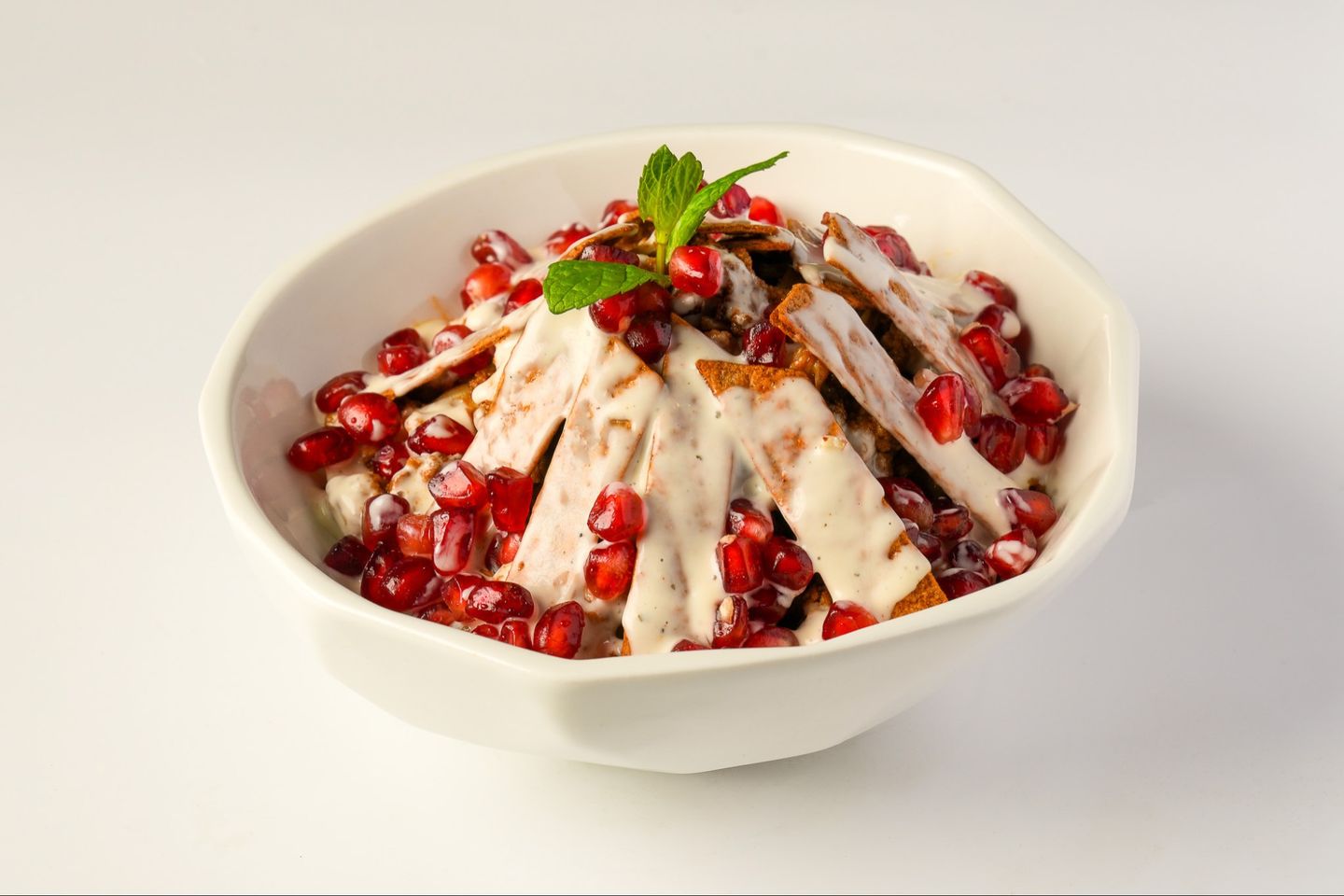 سلطة الزهرة بالرمان
