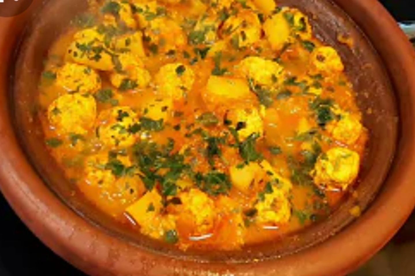 Bonless Chicken Cubes Clay Pot