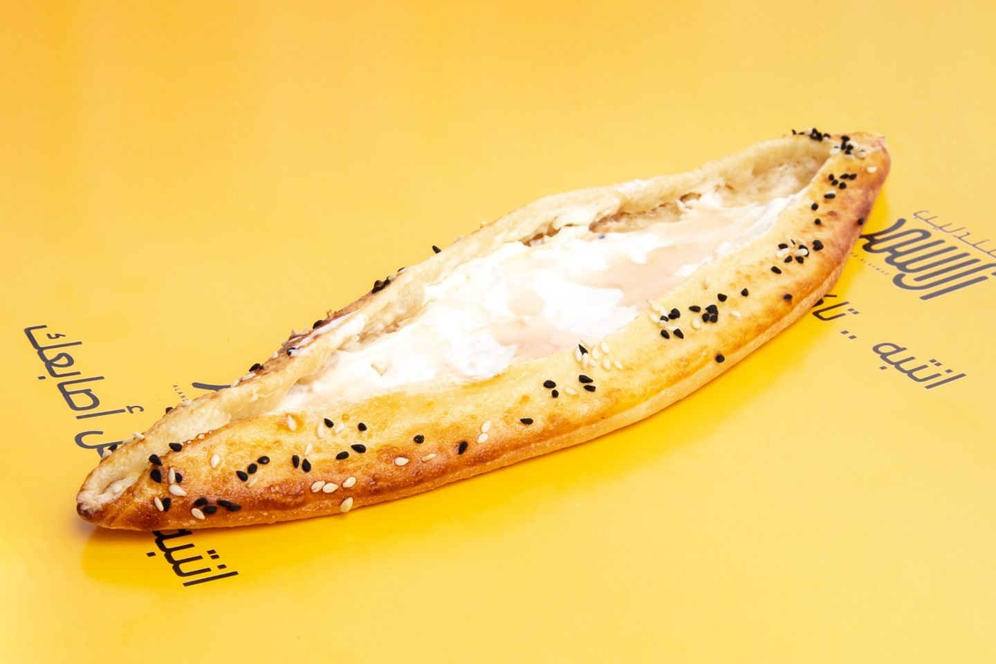 لبنة مع عسل