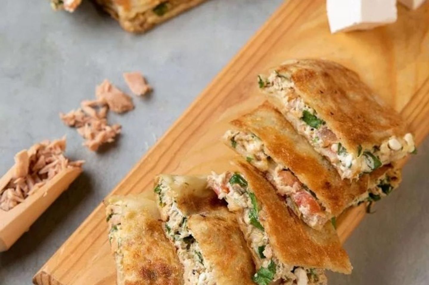 مطبق جبنه بيضاء