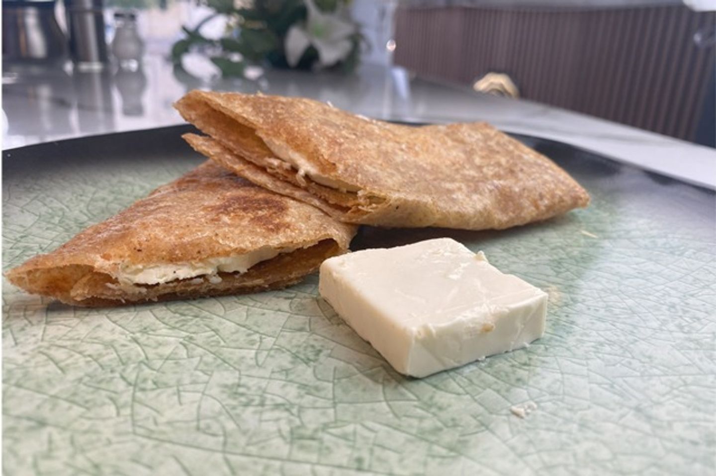 فطيرة جبن كيري مع العسل