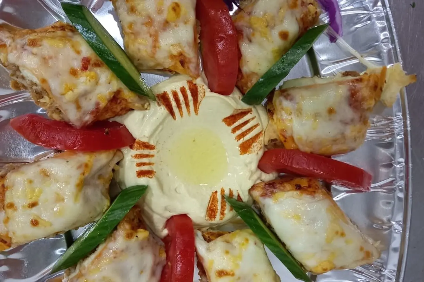 سرايا مشكل لحم ودجاج