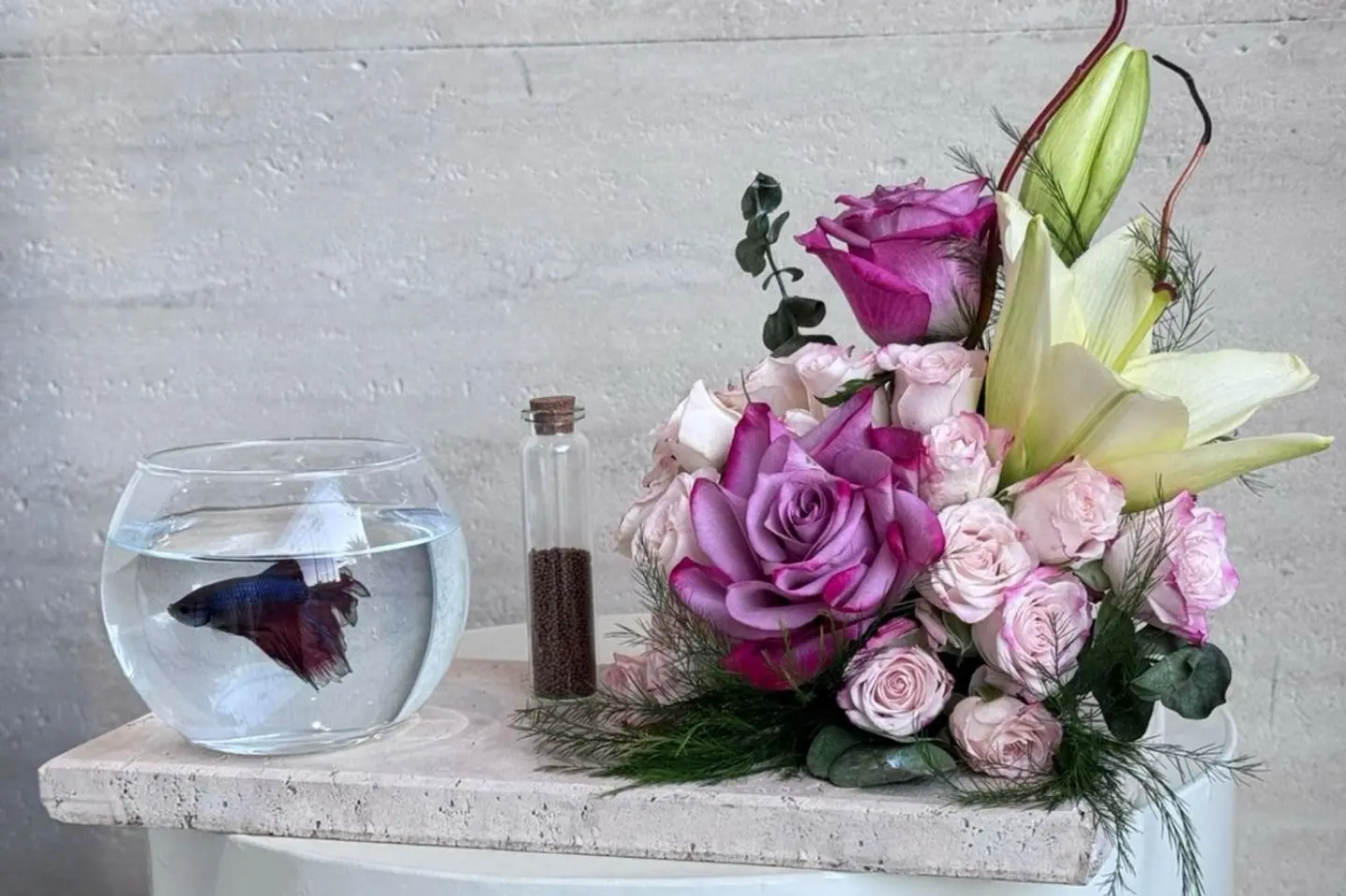 قاعدة السمك مع الورد