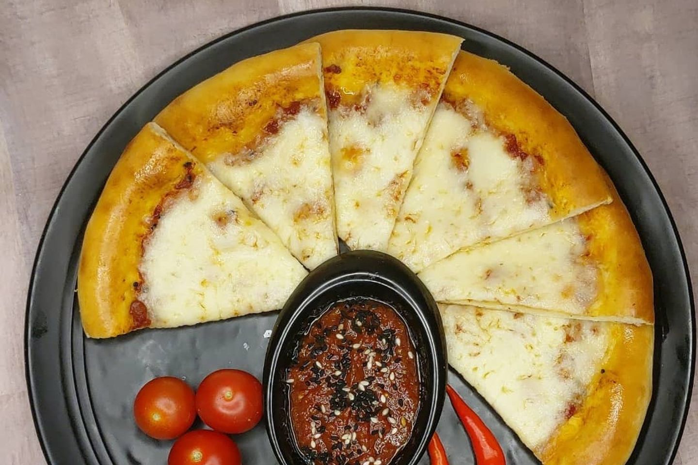 محمرة بالجبن