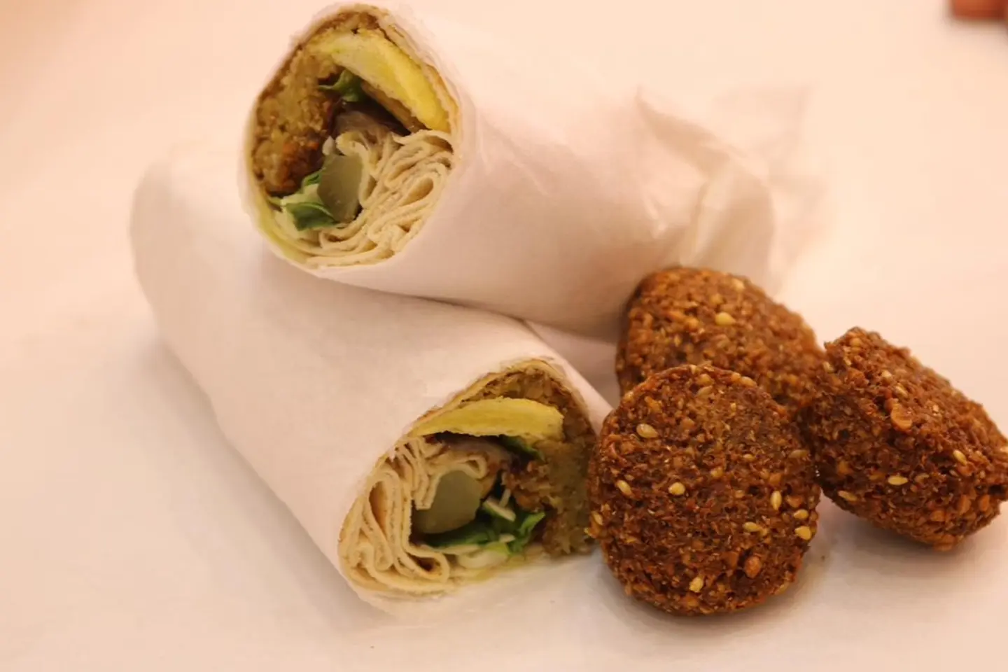 ساندوتش طعميه بالحمص